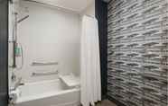 In-room Bathroom 3 Aloft Dallas Euless