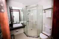 In-room Bathroom Khach San Tuong Vi
