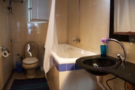 Toilet Kamar The Cozy Beach Cave