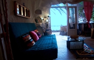 Kamar Tidur 5 The Cozy Beach Cave