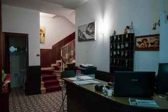 Lobi 4 Hotel Burlamacco