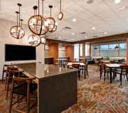 Restoran 7 Fairfield Inn & Suites by Marriott Milwaukee North