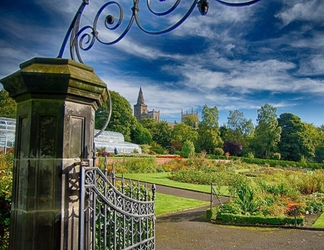 Exterior 2 No 10 - by StayDunfermline