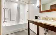 In-room Bathroom 5 Comfort Inn & Suites