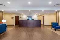 Lobi Comfort Inn & Suites