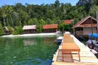 สระว่ายน้ำ Best Rajaampat Homestay