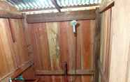 Toilet Kamar 6 Best Rajaampat Homestay