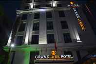 Exterior Grand Lark Otel