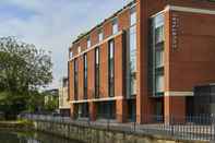 Exterior Courtyard by Marriott Oxford City Centre