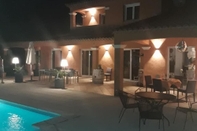 Swimming Pool Villa Catharina