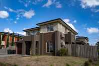 Exterior AUJOY 4 Bed  Townhouse Glen Waverley