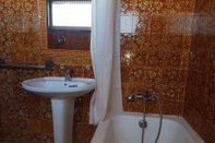 In-room Bathroom Panoramic View Saldanha Guesthouse
