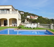 Swimming Pool 3 Santa Flora Holiday House