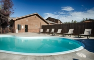 Swimming Pool 7 Black Hills Luxury Suites