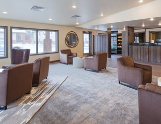 Lobi 2 Black Hills Luxury Suites