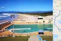 Swimming Pool Wollongong train station holiday house