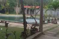 Swimming Pool Menjangan Hostel