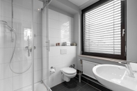 In-room Bathroom Limehome Aachen Vereinsstrasse