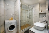 In-room Bathroom Raise Cosy Apartment