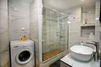 Toilet Kamar Raise Cosy Apartment