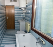 In-room Bathroom 4 Apartments Maestral