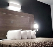 Kamar Tidur 2 Continental Inn & Suites