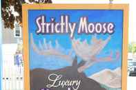 Exterior Strictly Moose Luxury Vacation Suites