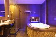 Phòng tắm bên trong Catwalk Motel - Tainan