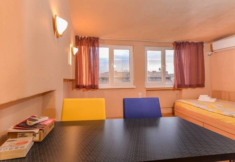 기타 Cosy Top Floor Studio on Patriarh Evtimiy Blvd