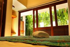 ห้องนอน Moksha Surf Yoga Villas