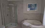 In-room Bathroom 6 Greenview Manor Luxury Bed & Breakfast