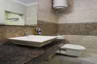 In-room Bathroom SilverKey Executive Stays 33402 HUDA City Centre