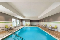 Swimming Pool La Quinta Inn & Suites by Wyndham Burlington