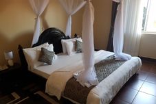 침실 Central Inn Hotel Entebbe