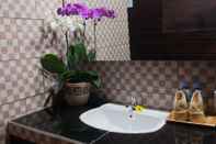 In-room Bathroom Dukuh Baturan Villa