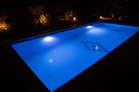 Swimming Pool Villa Maria