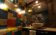 In-room Bathroom 7 Hotel Yaja Guri Sutaek