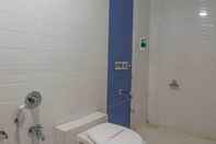 In-room Bathroom Hotel Sheetal Plaza