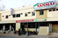 Exterior Iroomz HotelTanmai Residency