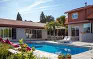 Swimming Pool 3 Countryside Villa near Porto