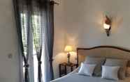 Bedroom 6 Chambres d'hotes - Villa la Licorne