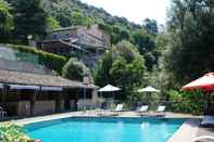 Swimming Pool Hotel Les 3 Barbus