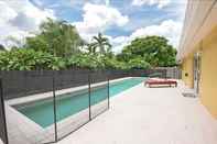 Swimming Pool Woodridge - Private & Sanitized, Perfect for Social Distancing & Working From Home. Private Pool, Pet Friendly. Discounted During Pandemic. Super-host Support
