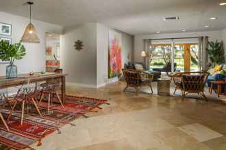 Lobby 4 Golfview - Short Term Rental Certified by Weston. Private & Sanitized, Perfect for Social Distancing & Working From Home. Self Check-in. Private Pool, Pet Friendly. Super-host Support