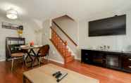 Kamar Tidur 2 Sterling Townhome - Private & Santized, in a Quiet & Safe Neighborhood. Self Checkin, Pet Friendly! Super-host Support