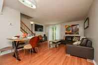 Ruang Umum Sterling Townhome - Private & Santized, in a Quiet & Safe Neighborhood. Self Checkin, Pet Friendly! Super-host Support