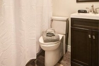 Toilet Kamar Sterling Townhome 89