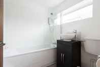 Toilet Kamar The Century Chalet - Contemporary 2bdr Townhouse With Parking