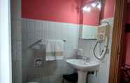 In-room Bathroom 3 Hotel Cristallo