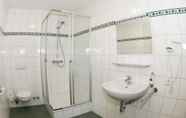 In-room Bathroom 7 Hotel-Restaurant Rotes Einhorn Superior